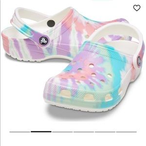 NWT CROCS Classic Tie-Dye Graphic Clogs, size W7